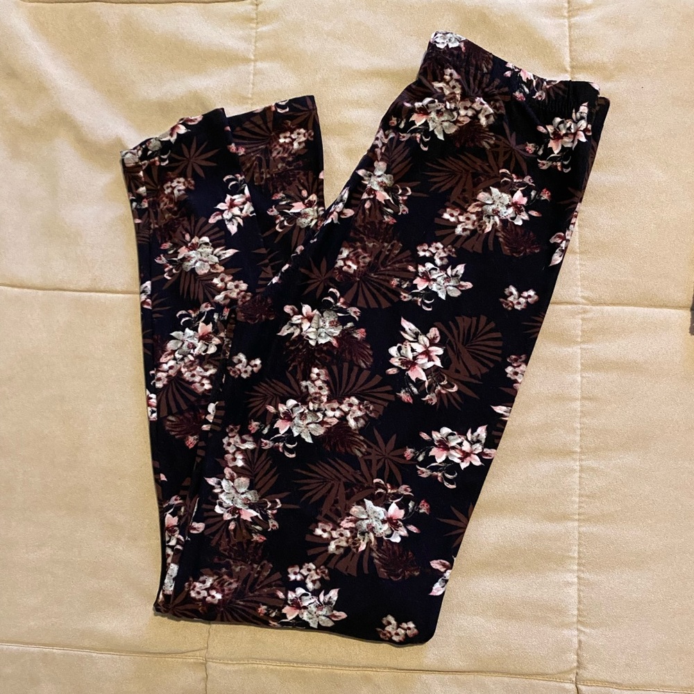 Soft leggings, new without tags, one size